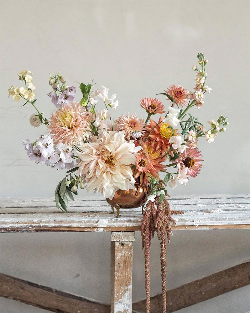 Composition florale aux couleurs pastels