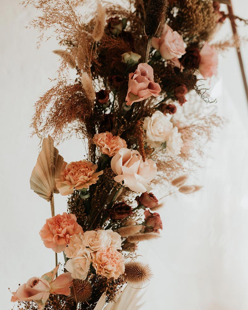Composition florale avec fleurs de pavot