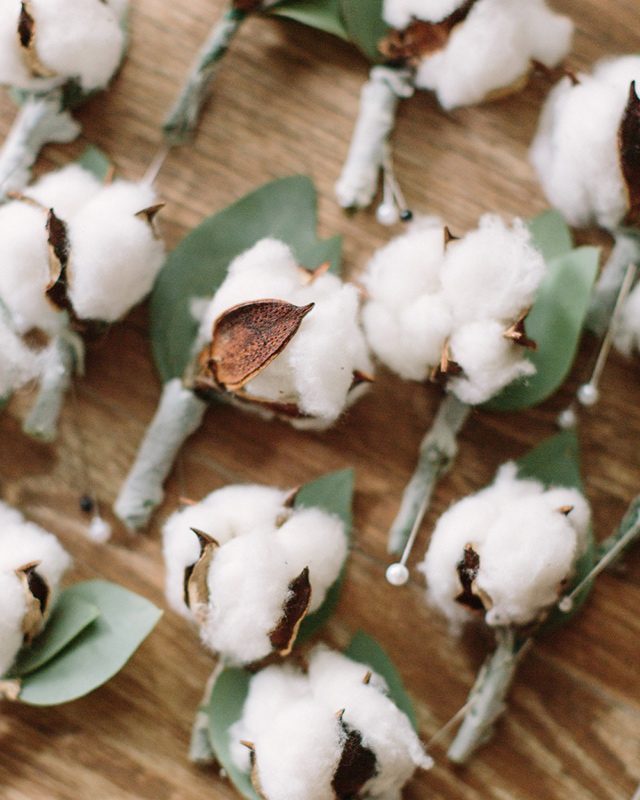 Boutonnière originale en fleur de coton