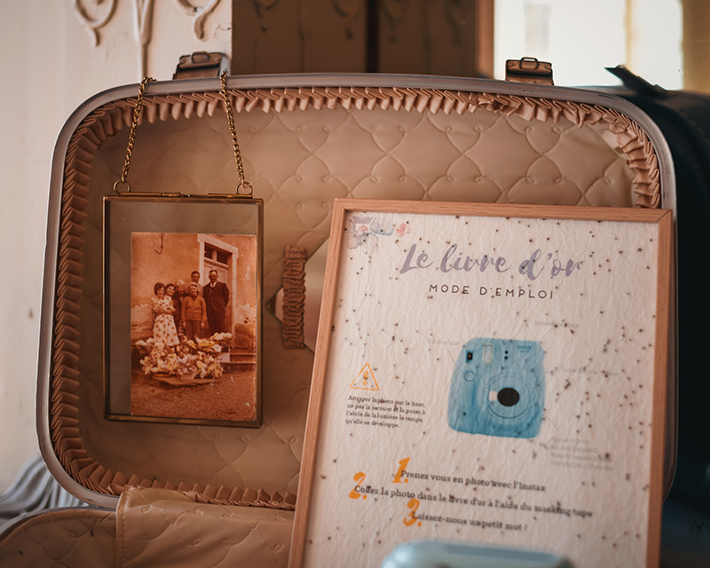Décoration table de livre d'or