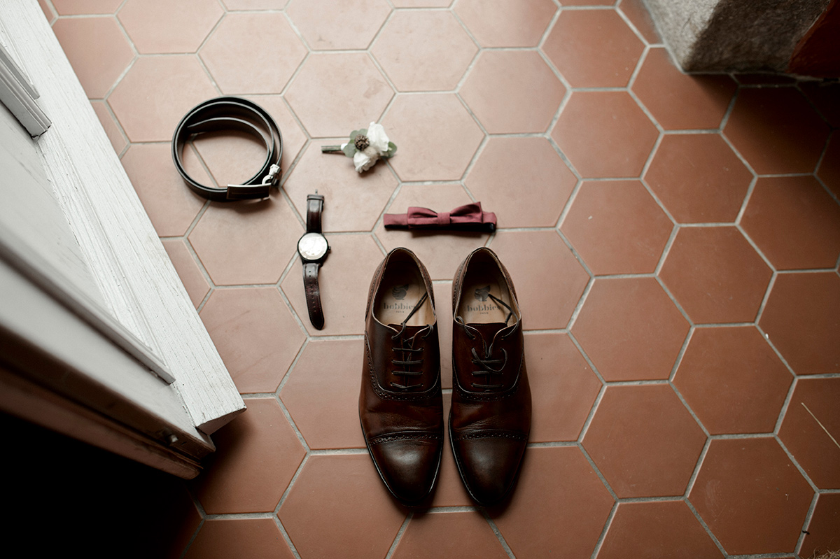 Chaussures, noeud papillo, boutonnière