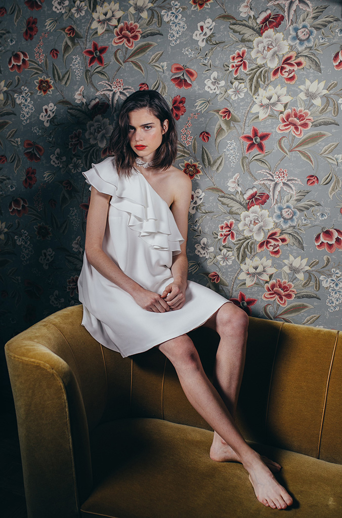 Robe de mariée courte asymétrique