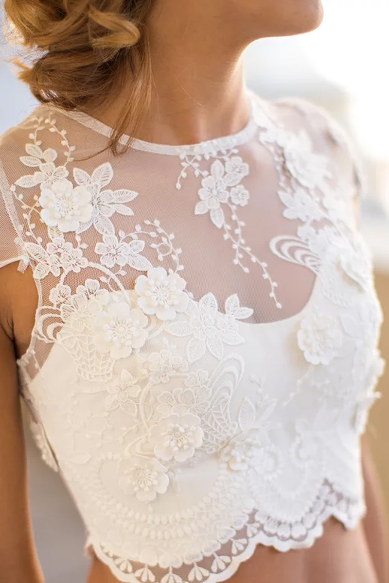 Crop top en tulle brodé de fleurs