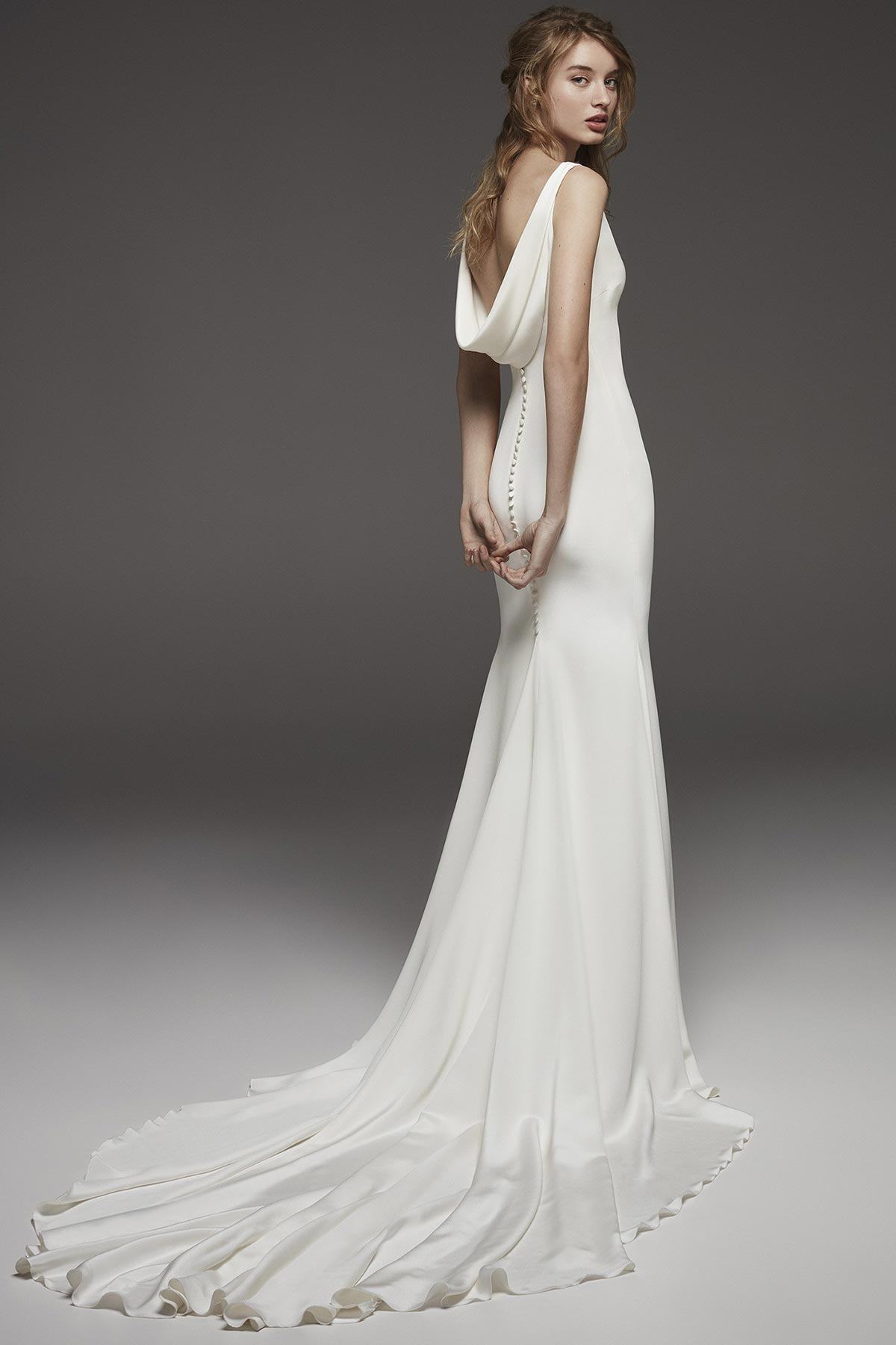 Robe de mariée d'occasion avec une longue traîne