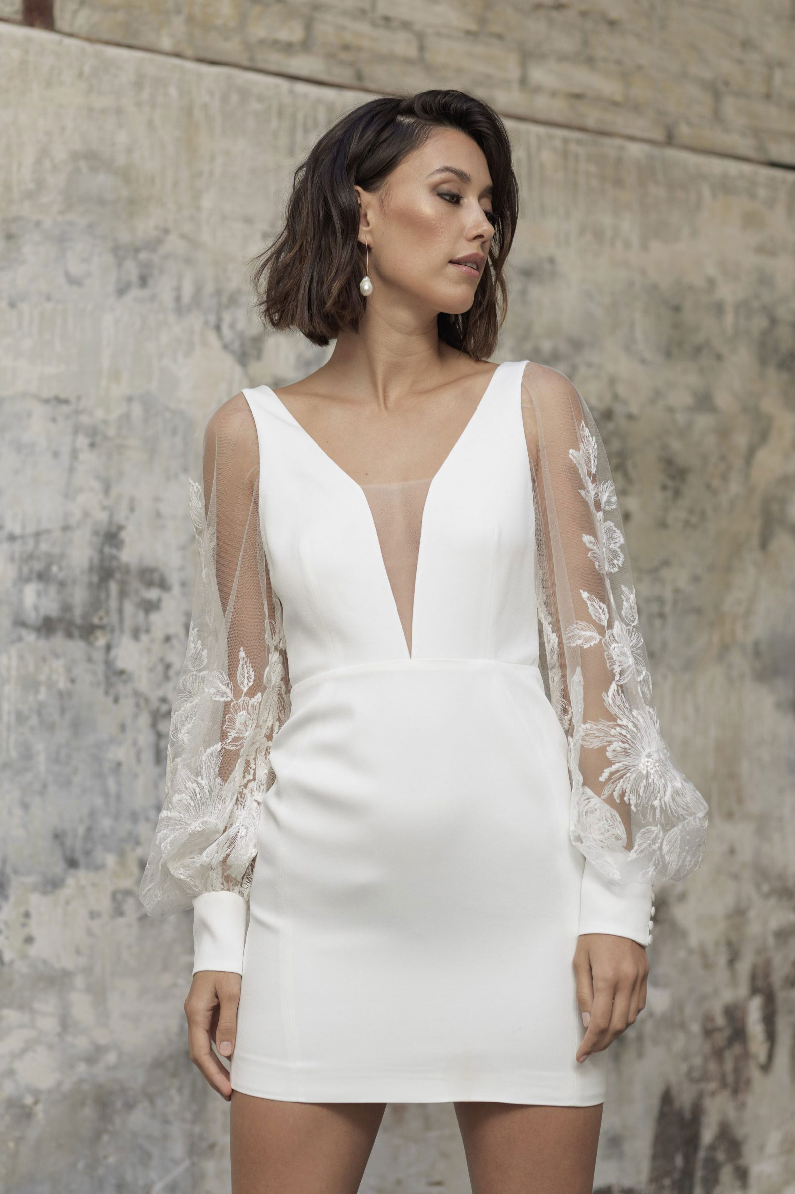Robe pour mariage civil avec dos nu et décolleté en V