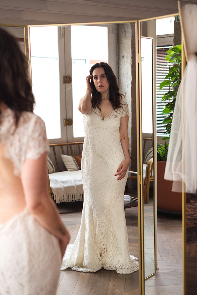 Essayage de robe de mariée