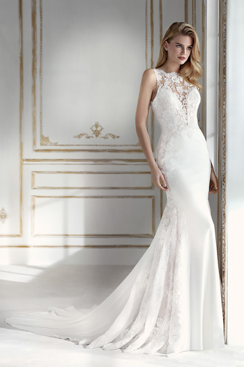 Robe de mariée fourreau sans manches avec dentelle de calais