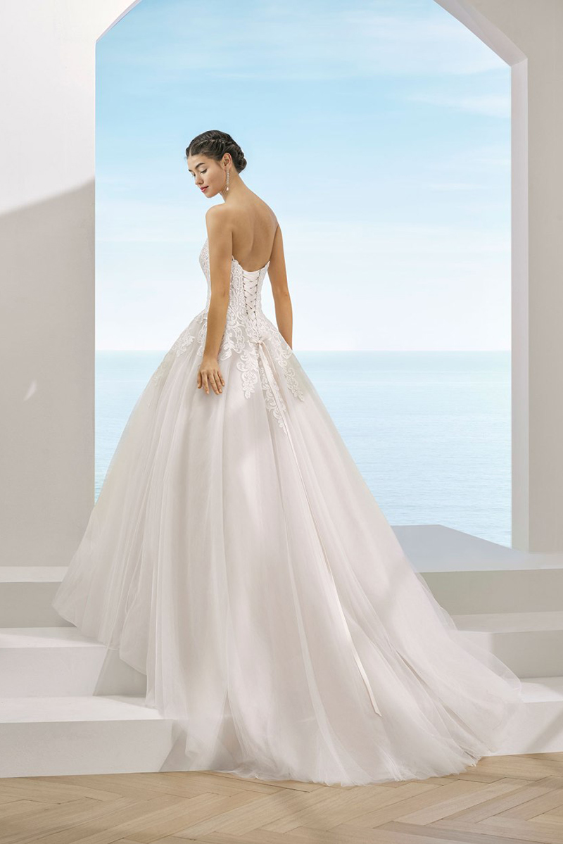 Robe de mariée bustier princesse en tulle