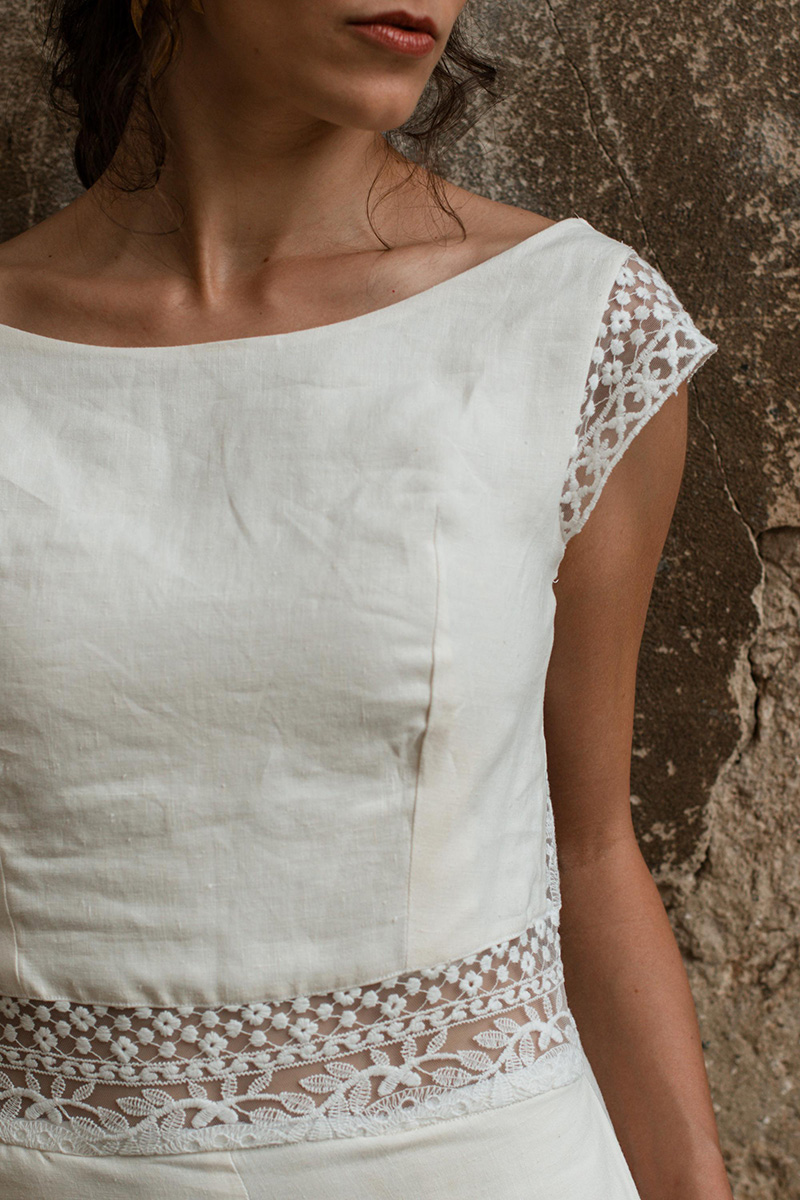 Sans manche, taille cintrée en dentelle