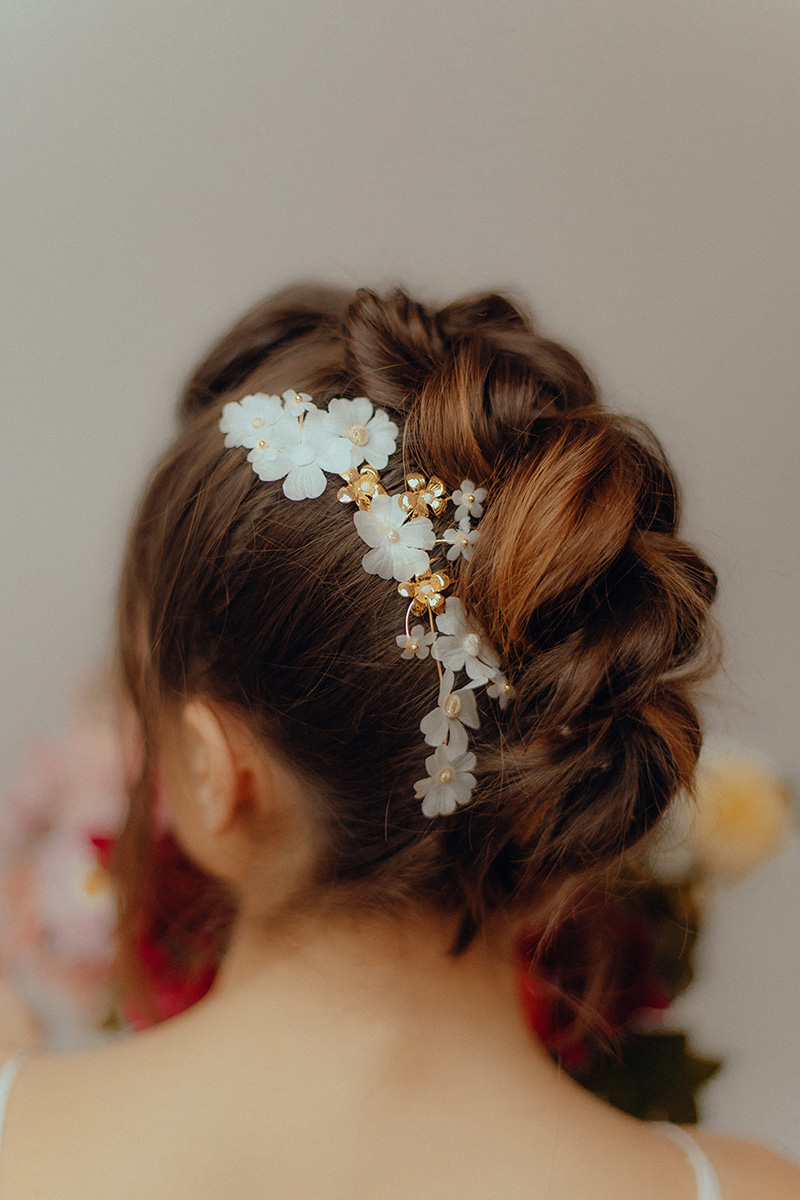 Peigne XXL fleurs blanches et or