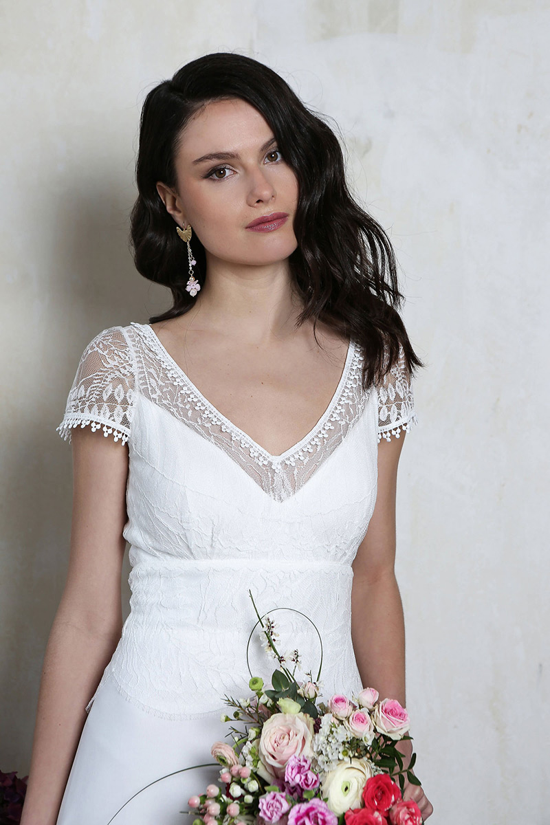Décolleté en V en dentelle