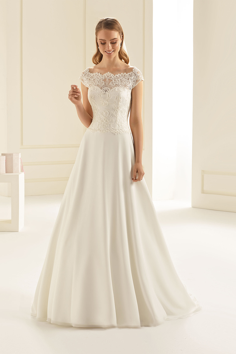 Robe en dentelle évasée