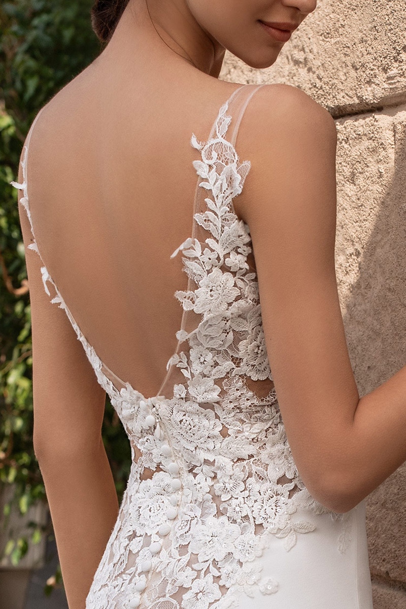 Dos nu en dentelle