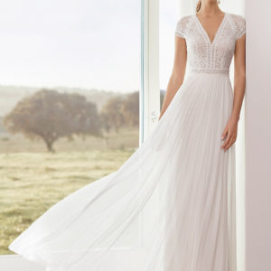 Robe longue et fluide cintrée