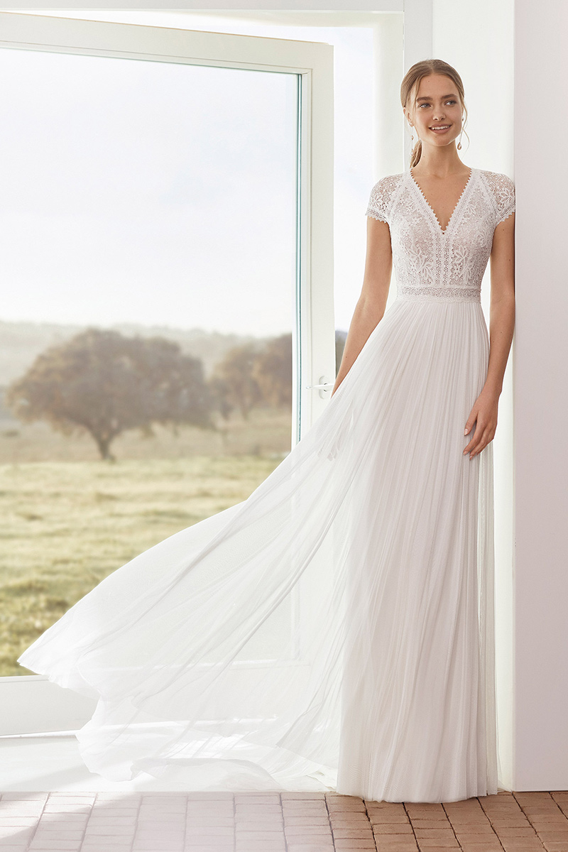 Robe longue et fluide cintrée