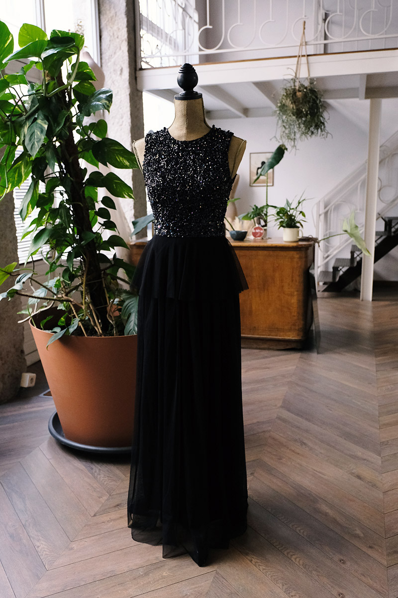 Robe cocktail longue noire