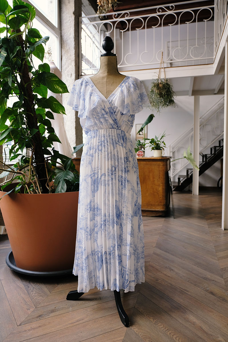 Robe de cérémonie plissée et fluide