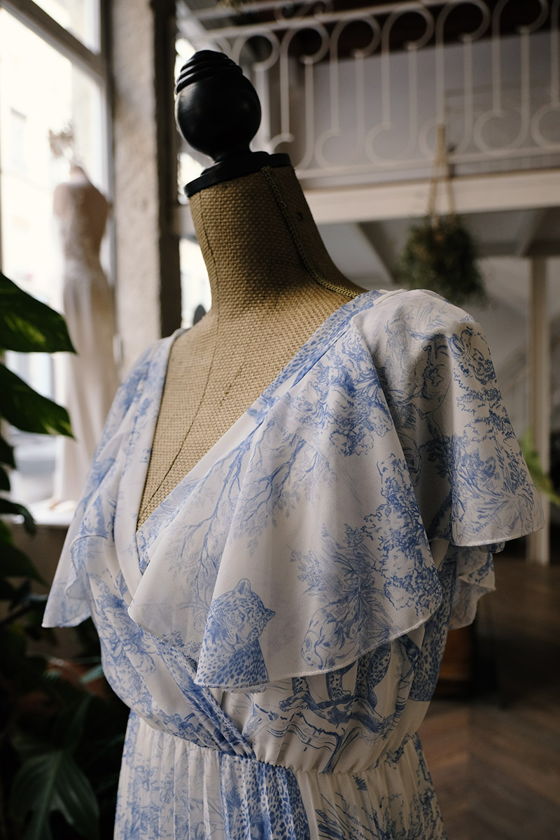 Robe de cérémonie midi décolleté cache-coeur