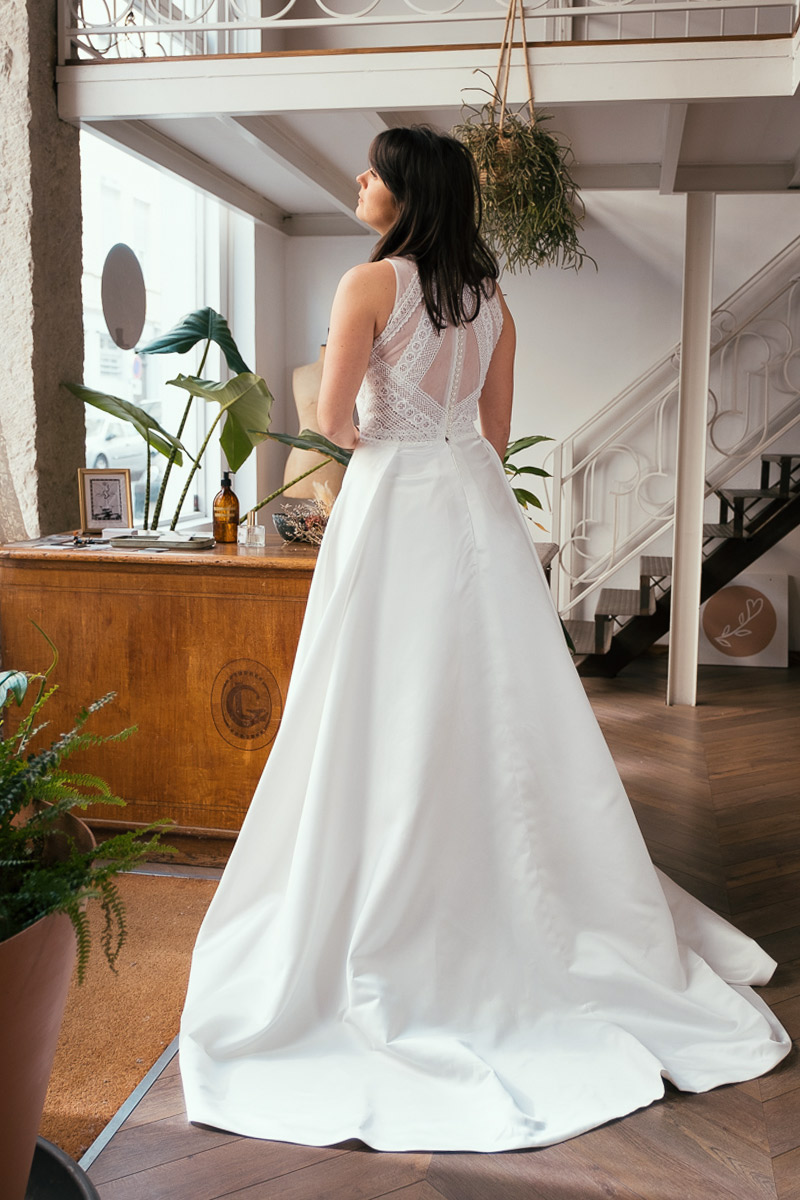 Robe de mariée satin et dentelle