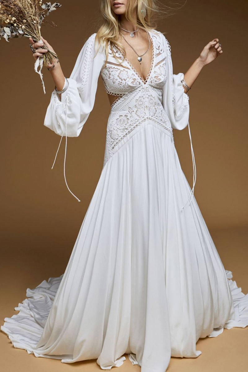 Décolleté en V et dentelle vintage