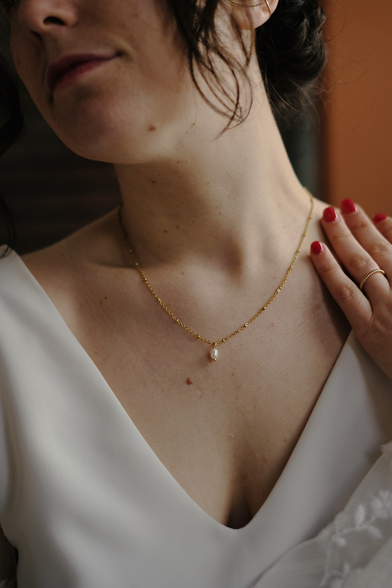 Collier pendentif perle