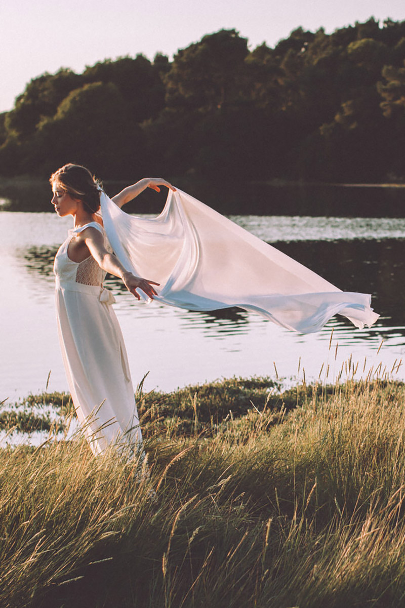 Robe de mariée fluide et moderne