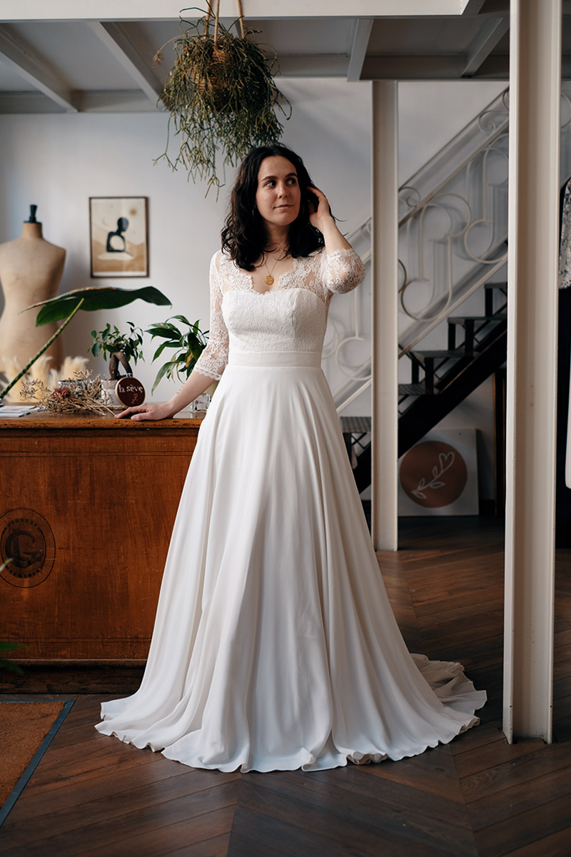Robe à manches longues et taille marquée