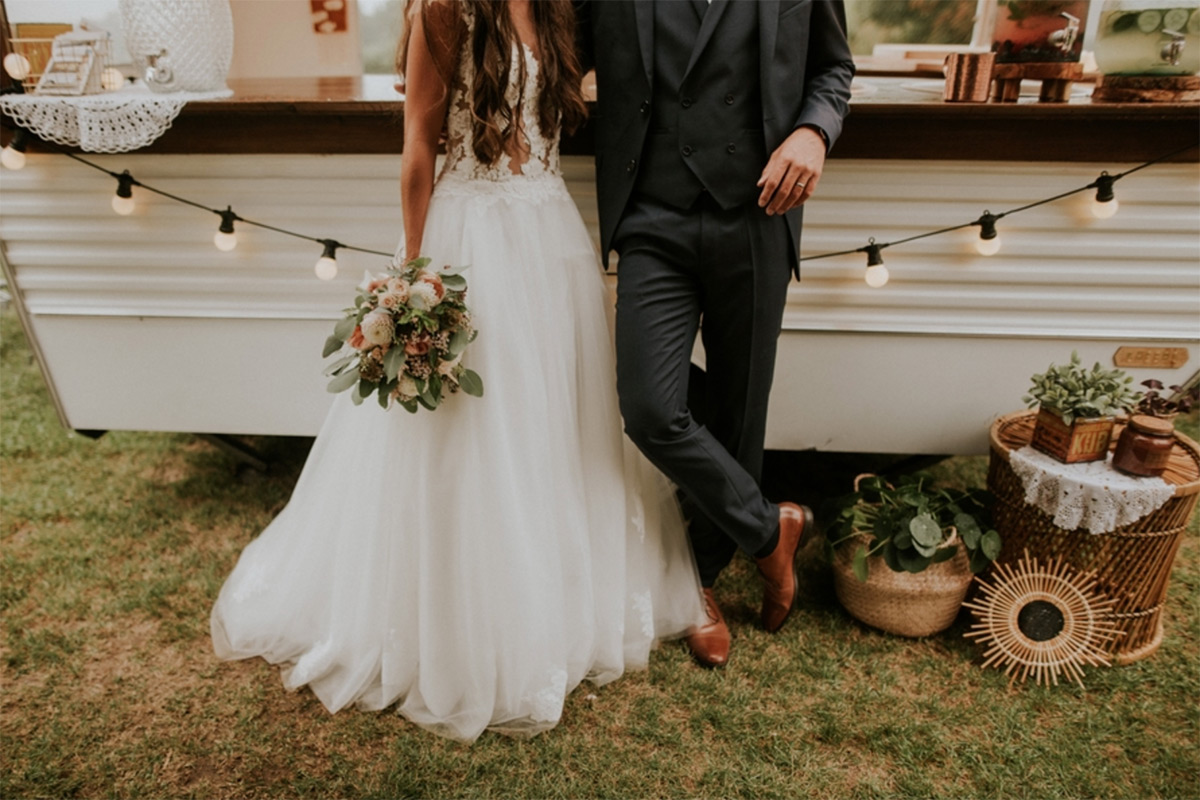 Robe de mariée princesse et bouquet naturel