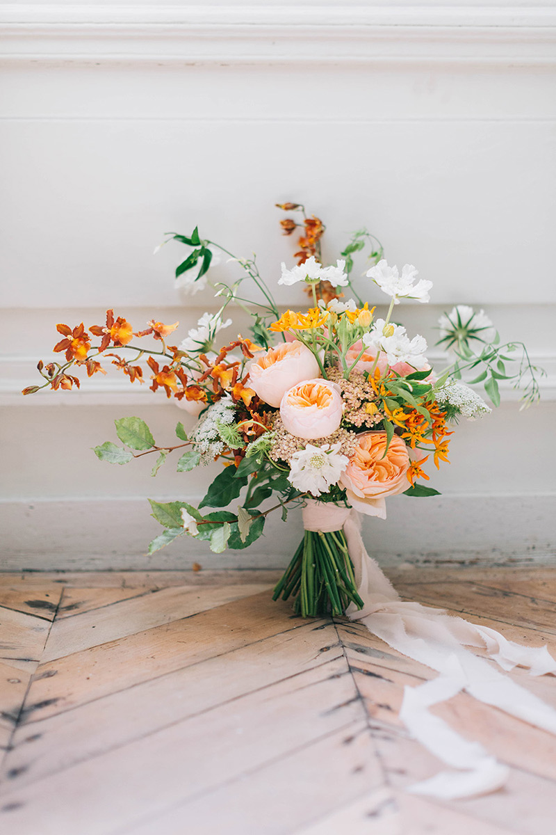 Bouquet de mariée aux tons corail