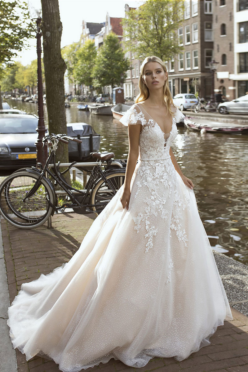 Robe de mariée princesse couleur rose blush