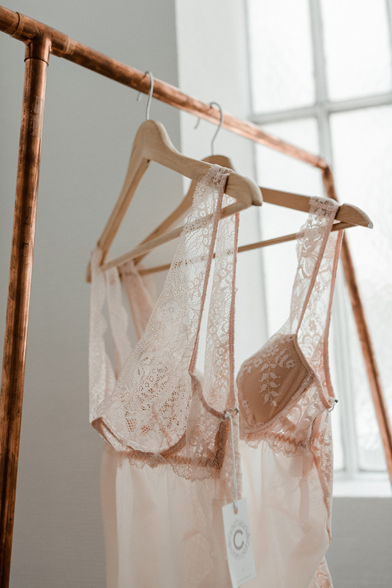 Lingerie de mariée sur-mesure