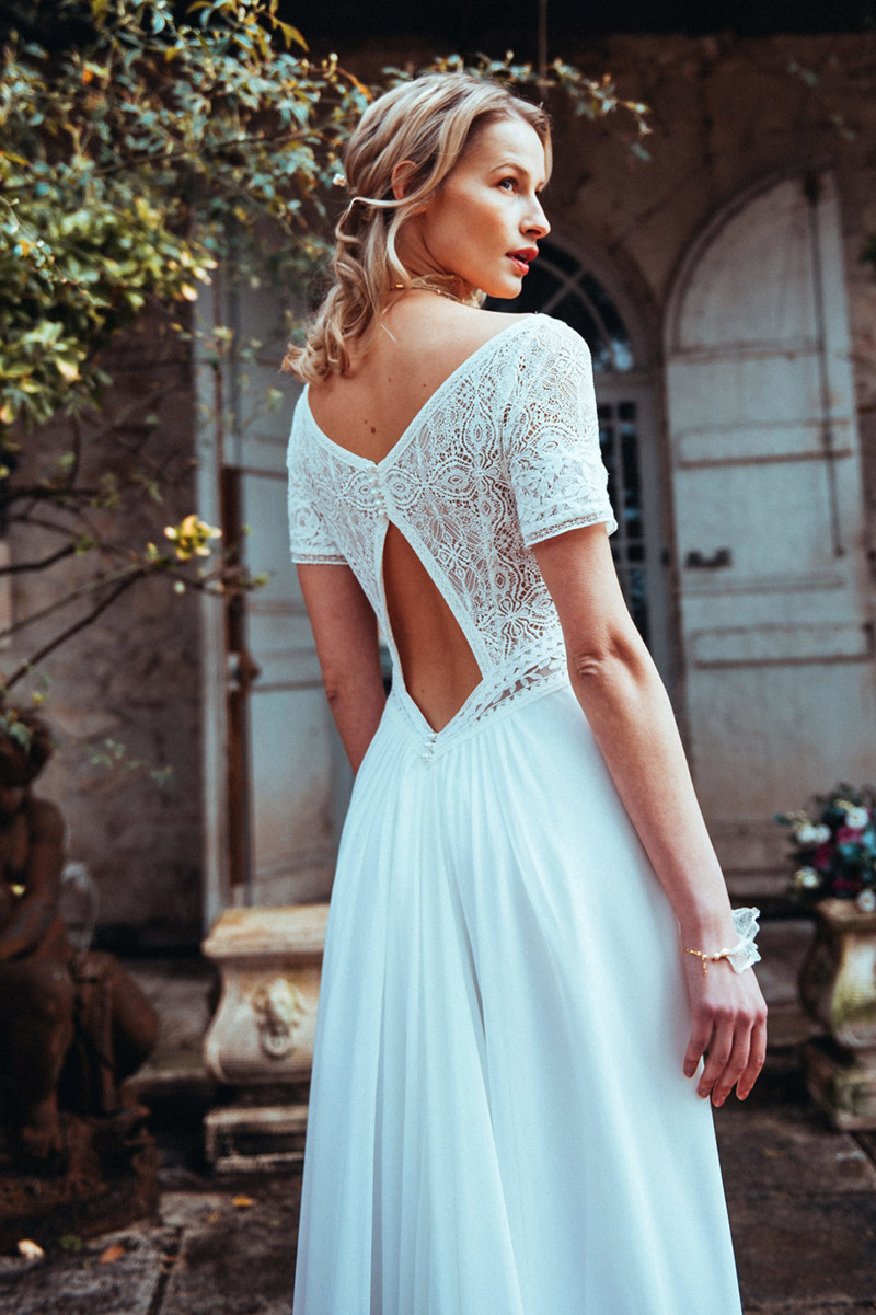 Manches courtes et dentelle