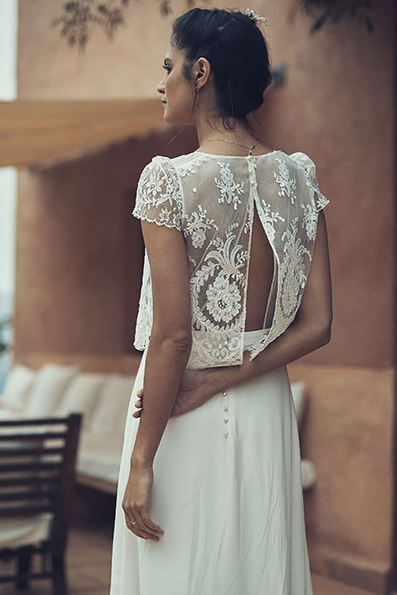 Boutons en nacre sur une tenue de mariée