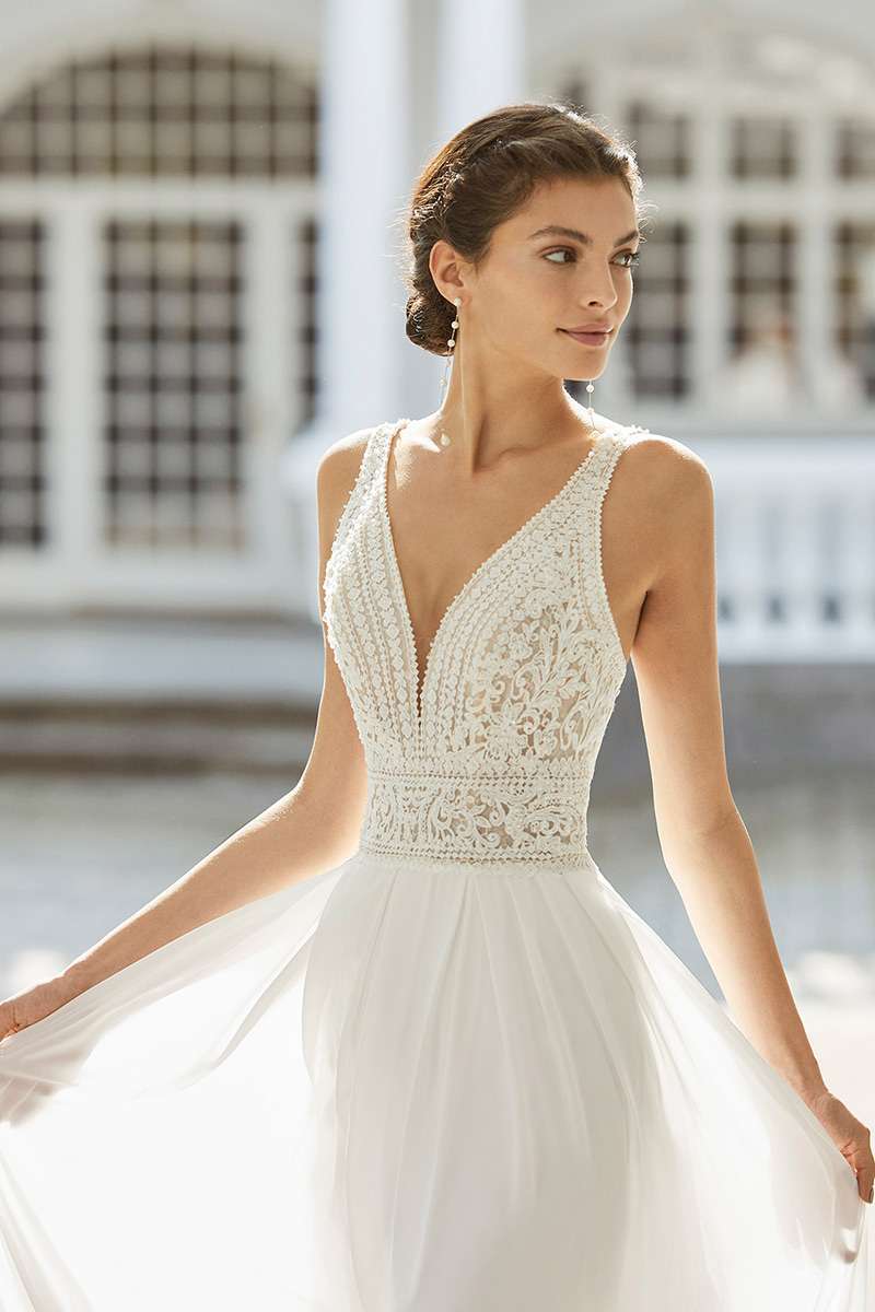 Broderies fleuries et perles