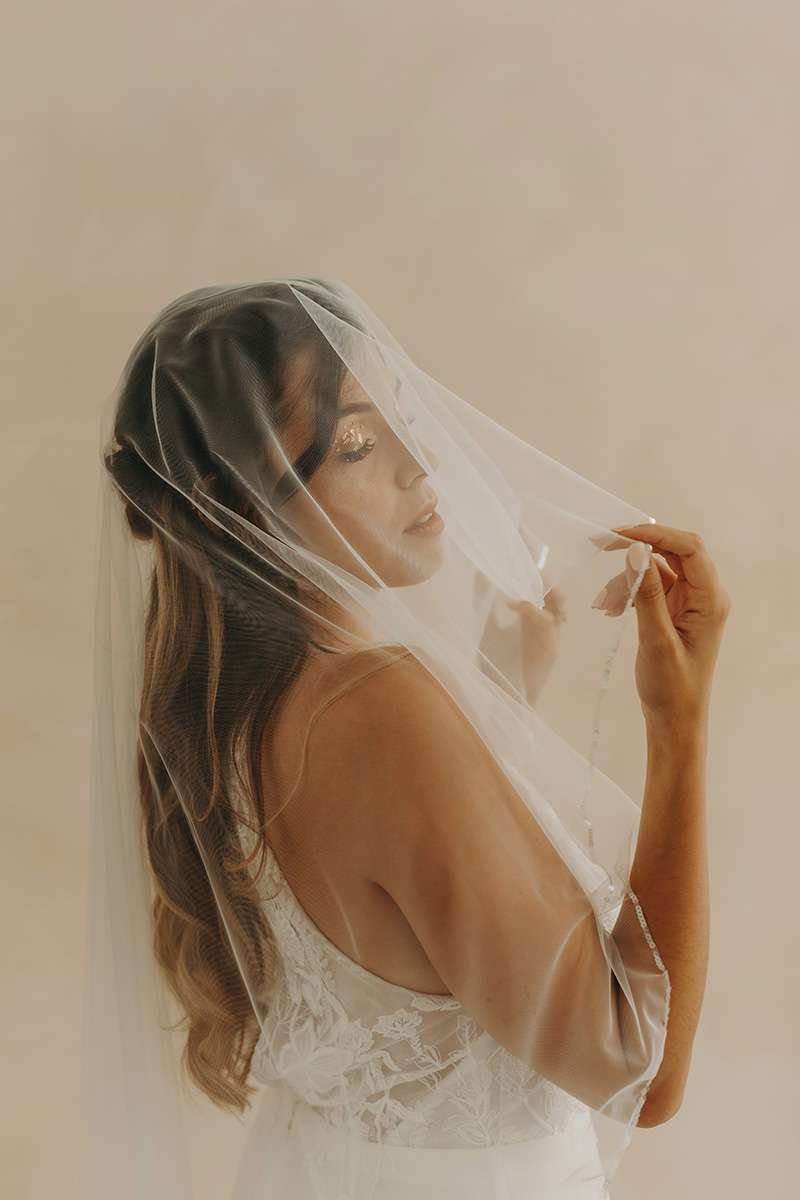 Voile court avec sequins transparents