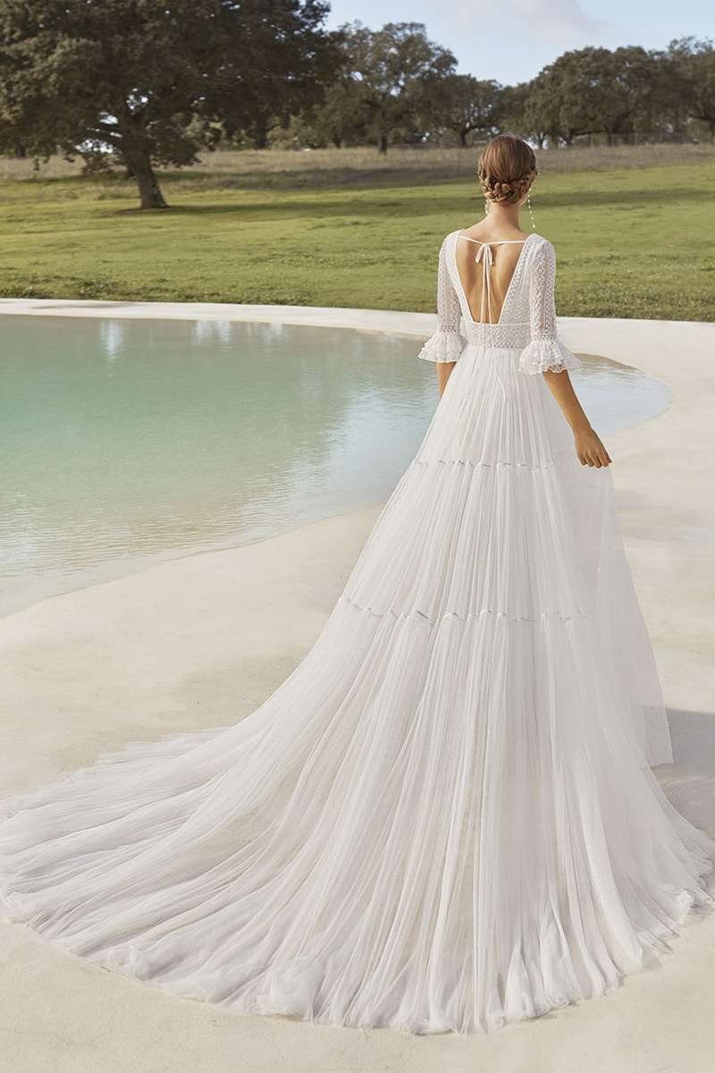 Robe nouée au dos
