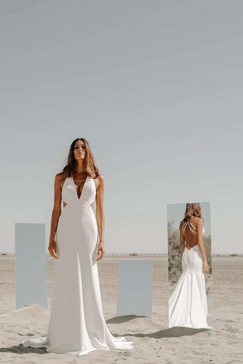 Robe de mariée sirène bretelles et échancrée